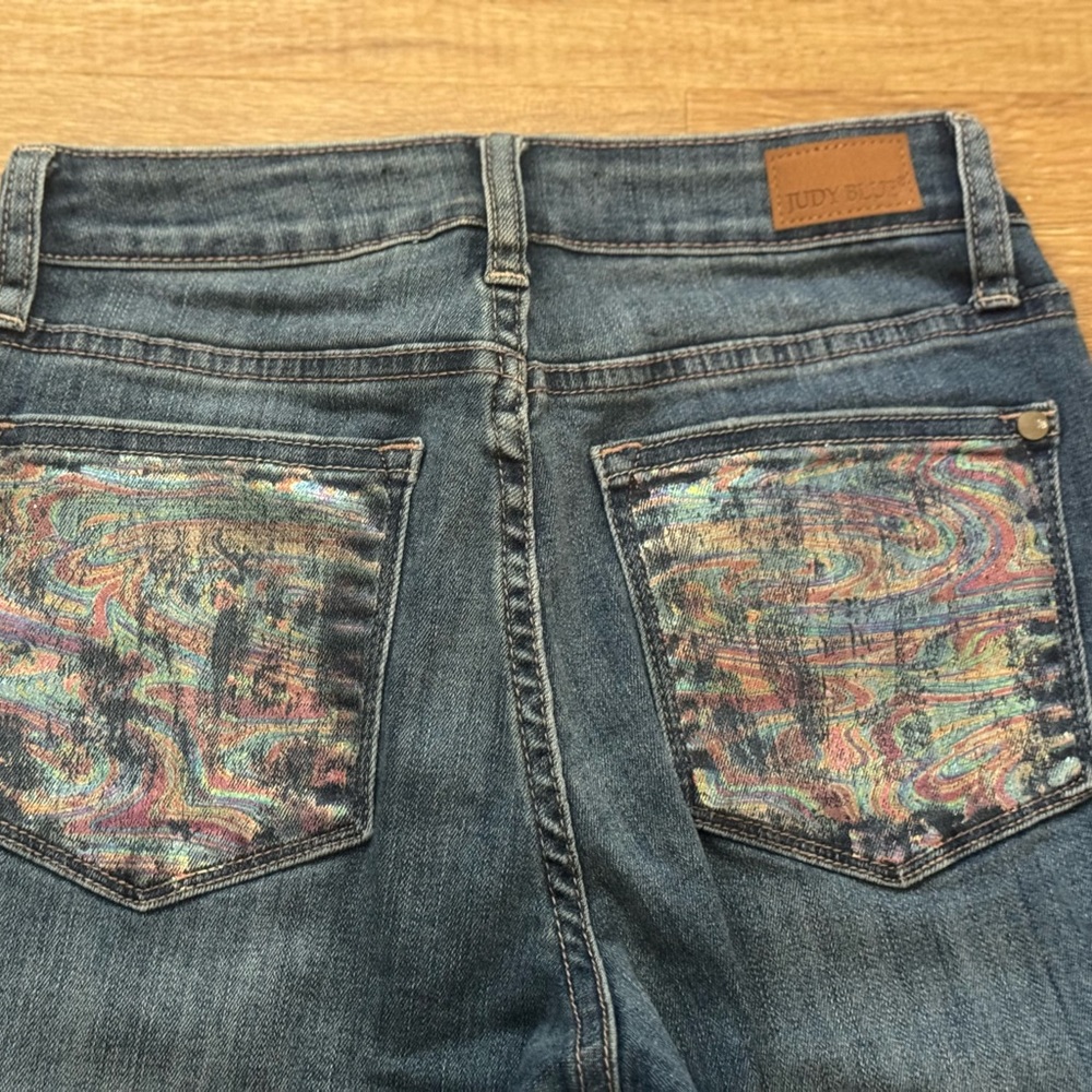 Judy Blue size 1 jeans with oil slick metallic detailing